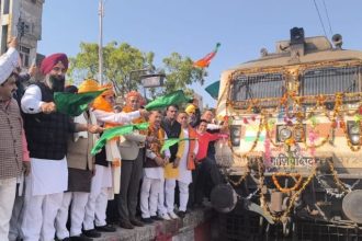 लालकुआं-अमृतसर एक्सप्रेस ट्रेन का हुआ शुभारंभ, केंद्रीय राज्य मंत्री अजय भट्ट ने दिखाई हरी झंडी