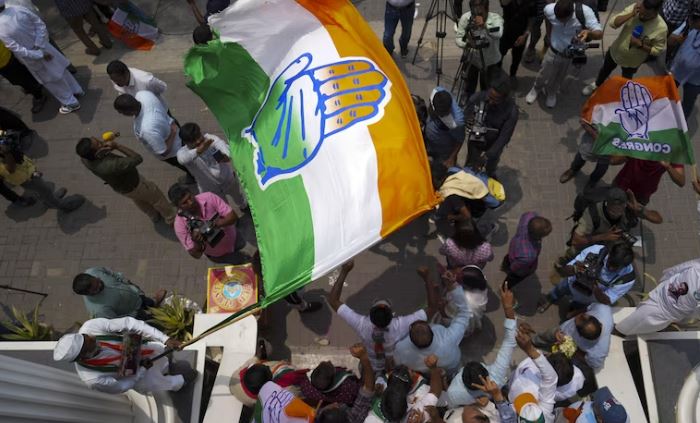 CONGRESS FLAG कांग्रेस को थी जिससे चुनाव में आस, वही नेता बन गए भाजपा के खास