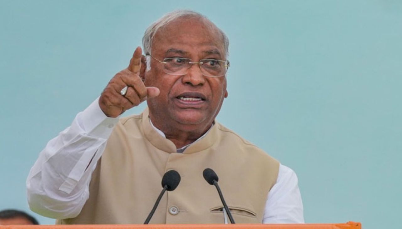 Kharge launched a scathing attack on PM Modi