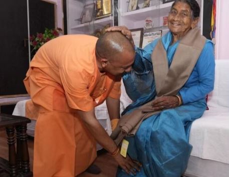 यूपी के सीएम योगी आदित्यनाथ की मां की तबियत बिगड़ी