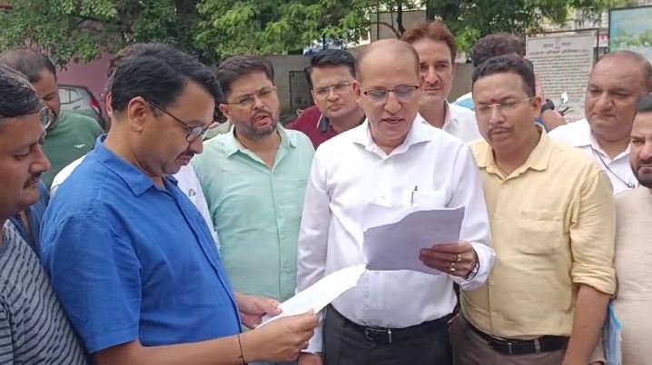 हल्द्वानी में पेड़ कटान के विरोध में उतरी कांग्रेस, SDM को सौंपा ज्ञापन