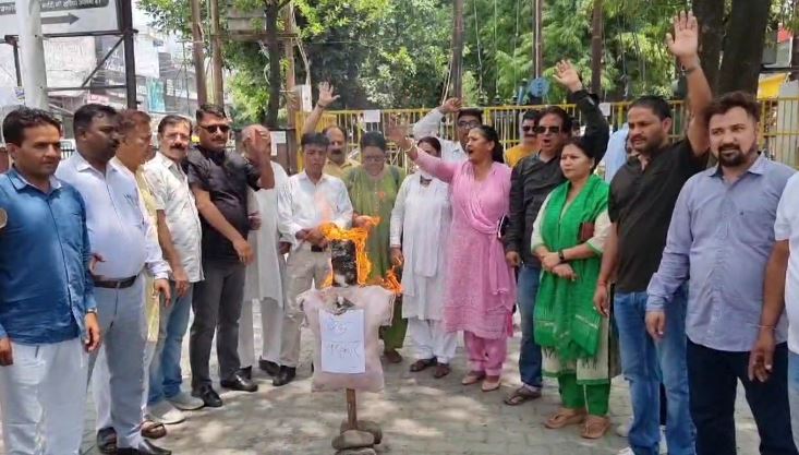 NET-NEET पेपर लीक मामले में कांग्रेस का हल्लाबोल, केंद्र सरकार के खिलाफ किया प्रदर्शन