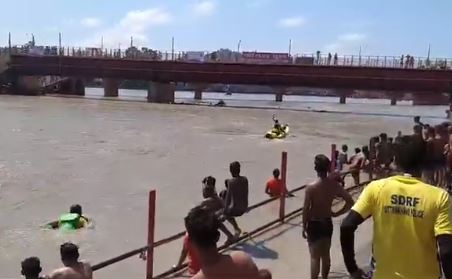 कांगड़ा घाट में तेज बहाव में बहे चार कांवड़िये, मौके पर पहुंची रेस्क्यू टीम