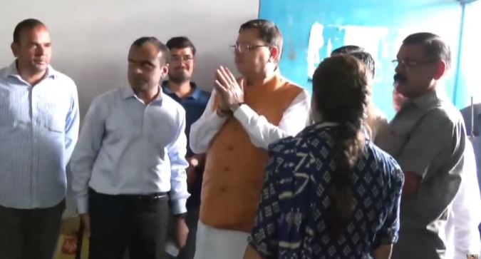 सीएम धामी ने जाना आपदा प्रभावितों का हाल, हर संभव मदद का दिया आश्वासन
