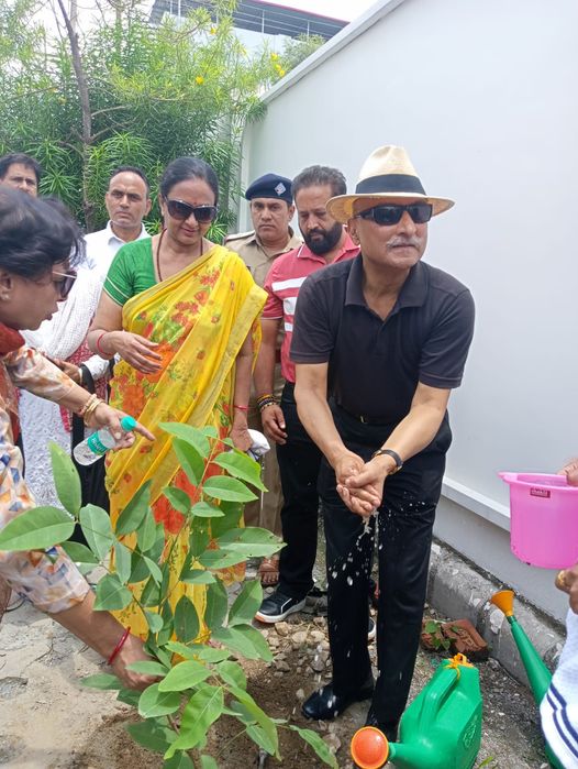 हरेला पर्व पर सीएस ने किया पौधरोपण