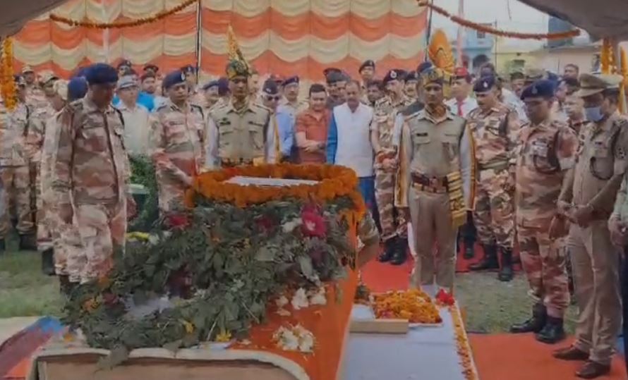 पार्थिव शरीर पहुंचा घर