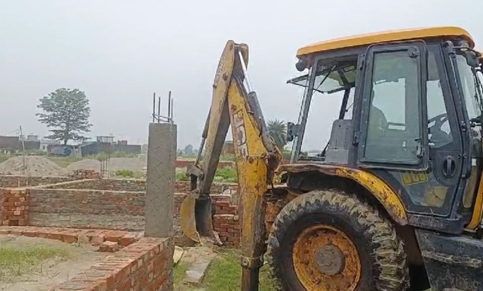 फिर गरजा बुलडोजर