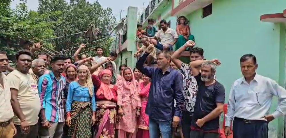 रेलवे टनल ब्लास्टिंग के कारण बिलोगी गांव के मकानों में पड़ रही हैं दरारें, ग्रामीणों दहशत का माहौल Rishikesh-Karnprayag Rail Project