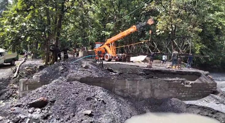 हल्द्वानी-देहरादून स्टेट हाईवे में जल्द सुचारु हो यातायात, कुमाऊं कमिश्नर ने दिए निर्देश