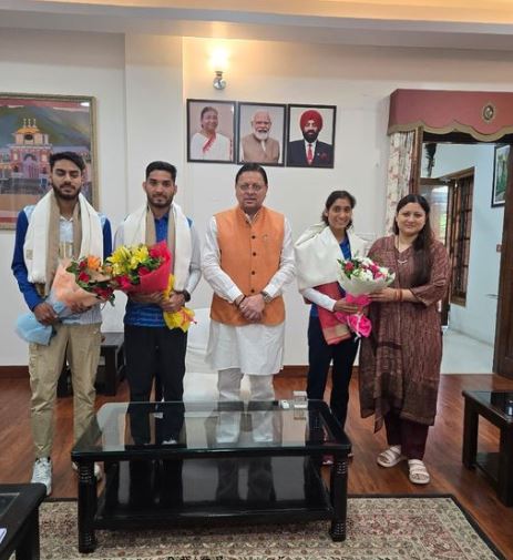 पेरिस ओलंपिक में प्रतिभाग कर लौटे खिलाड़ियों ने की सीएम धामी से मुलाकात