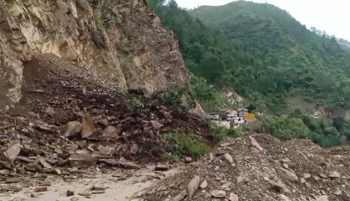 लोहाघाट पिथौरागढ़ NH बंद