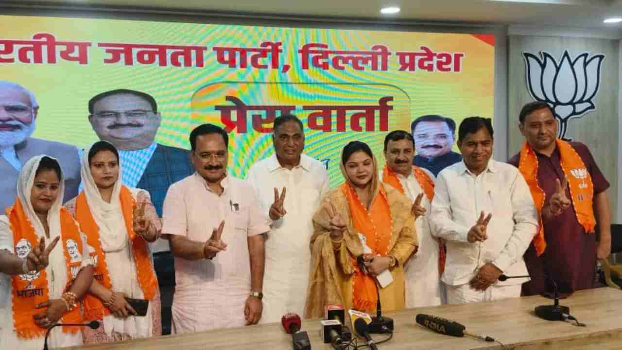 Big blow to Aam Aadmi Party, 5 councilors join BJP in Delhi