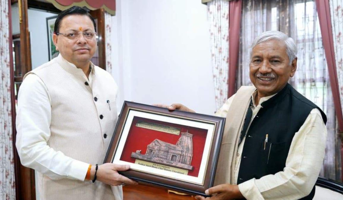 नरेंद्र नेगी और सीएम धामी मुलाकात