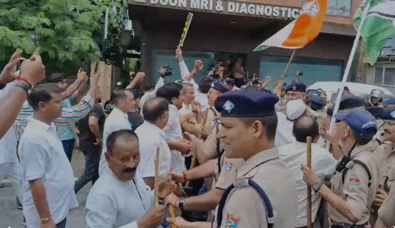 पुलिस ने रोका