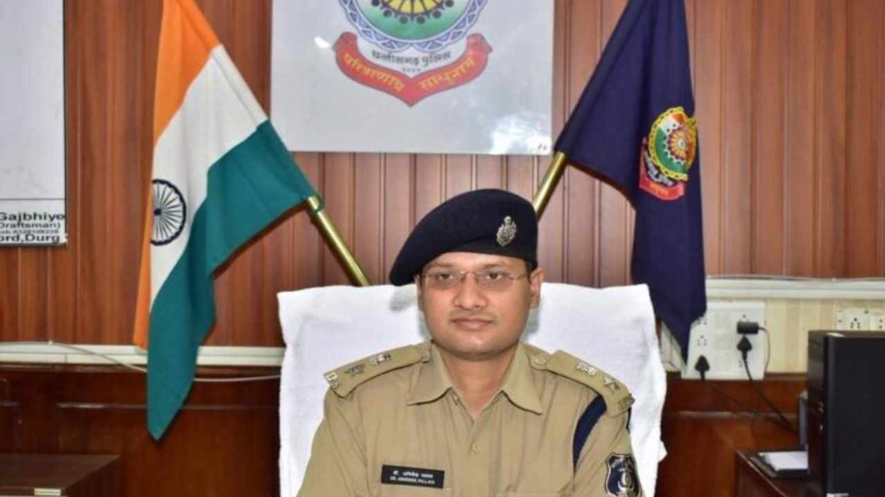 Chhattisgarh: अभिषेक पल्लव को कर्वधा के एसपी पद से क्यों हटाया? अब कहां मिली नई जिम्मेदारी, पढ़ें यहां Why was Abhishek Pallav removed from the post of SP of Karvadha?