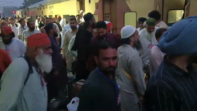 रुड़की पहुंचा 81 पाकिस्तानी जायरीनों का जत्था, छावनी में तब्दील दिखा स्टेशन, उर्स में होंगे शामिल