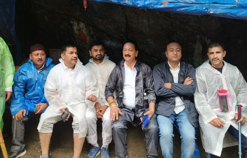 केदारनाथ बचाओ यात्रा का दूसरा चरण शुरू, बारिश के बीच भी है जारी, देखें तस्वीरें karan mahara