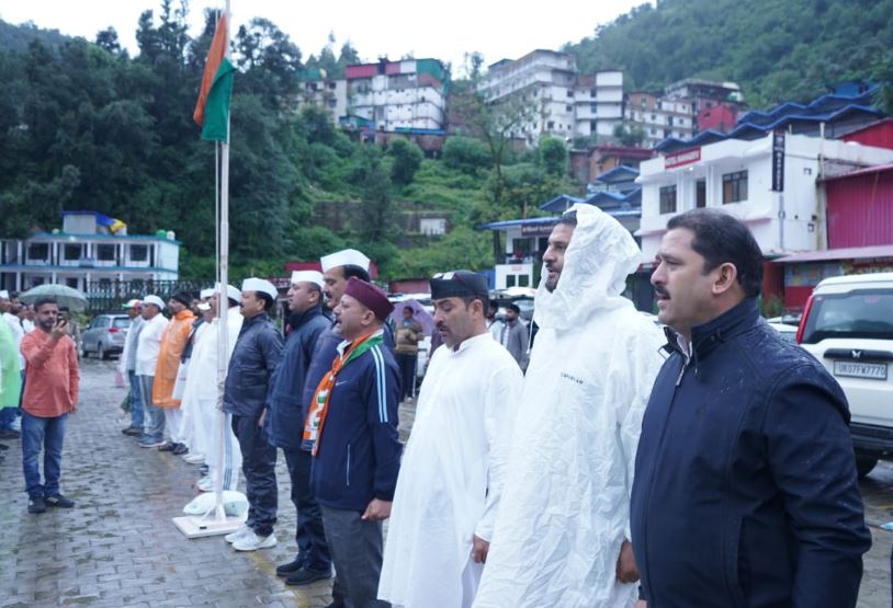 केदारनाथ बचाओ यात्रा का दूसरा चरण शुरू, बारिश के बीच भी है जारी, देखें तस्वीरें karan mahara