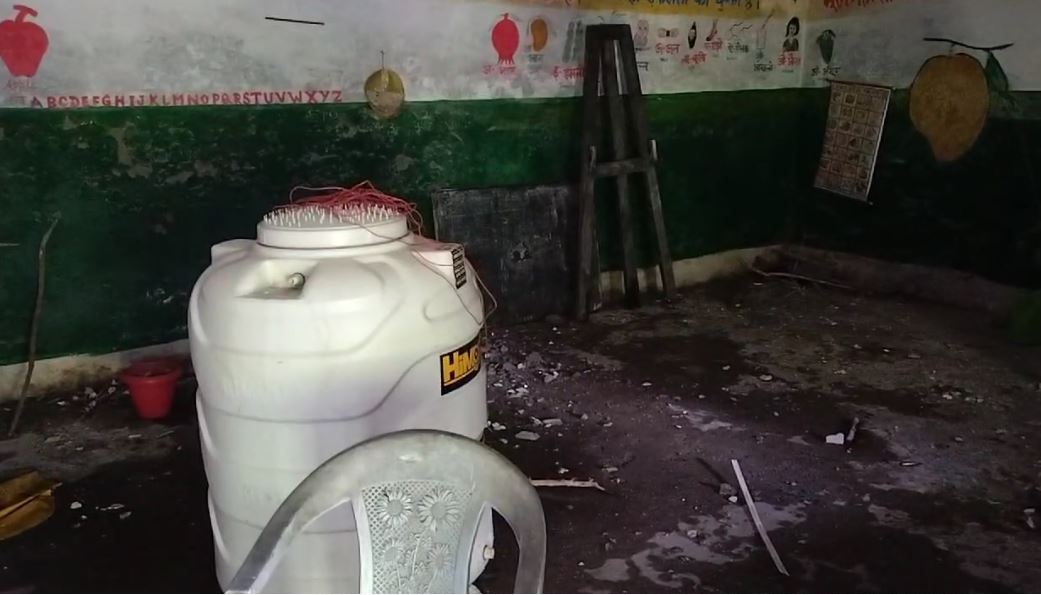शिक्षा व्यवस्था के ये हाल : दो साल से बारात घर में संचालित हो रहा स्कूल, कब होगा विद्यालय का जीर्णोद्धार ? tehri garhwal