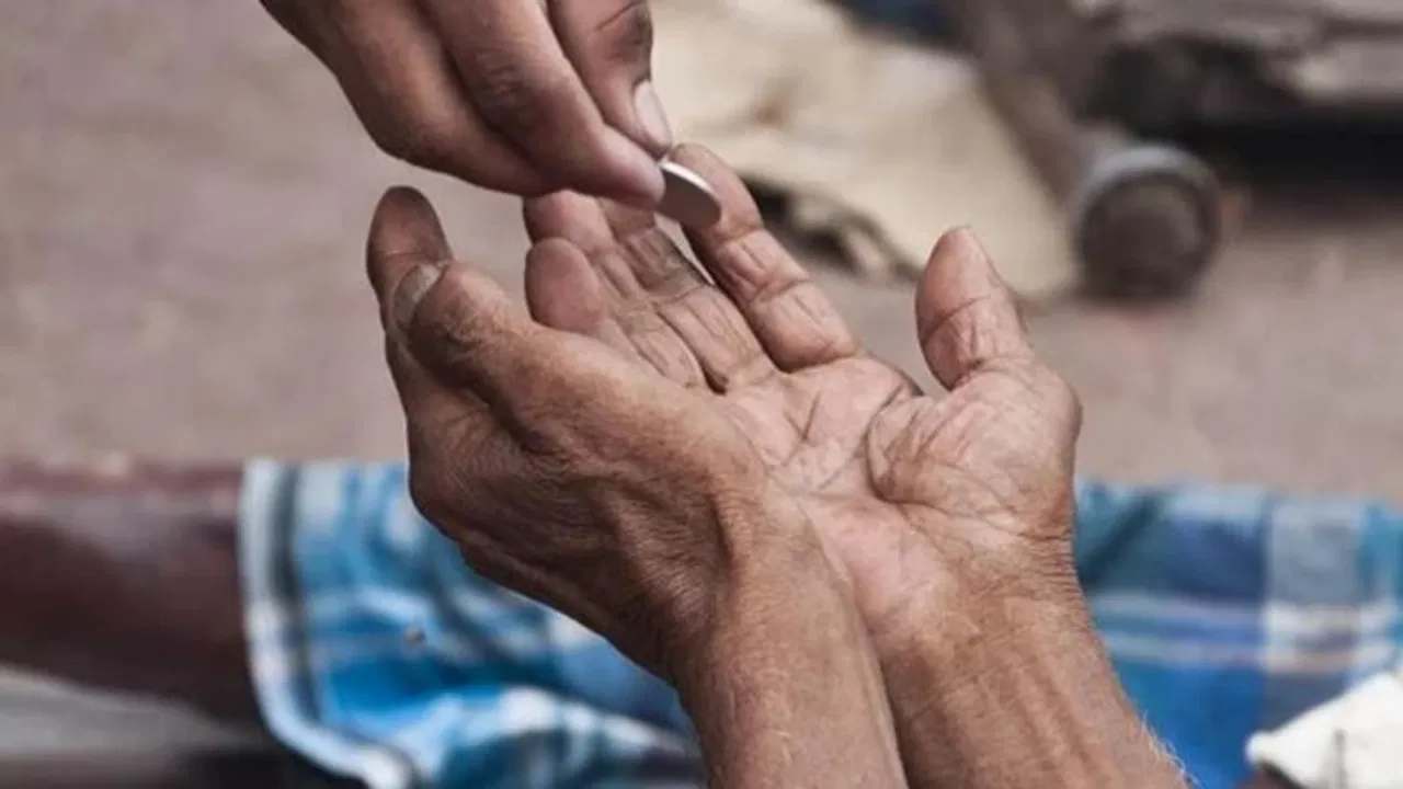 In Indore he used to beg during day and go to hotel at night, read here