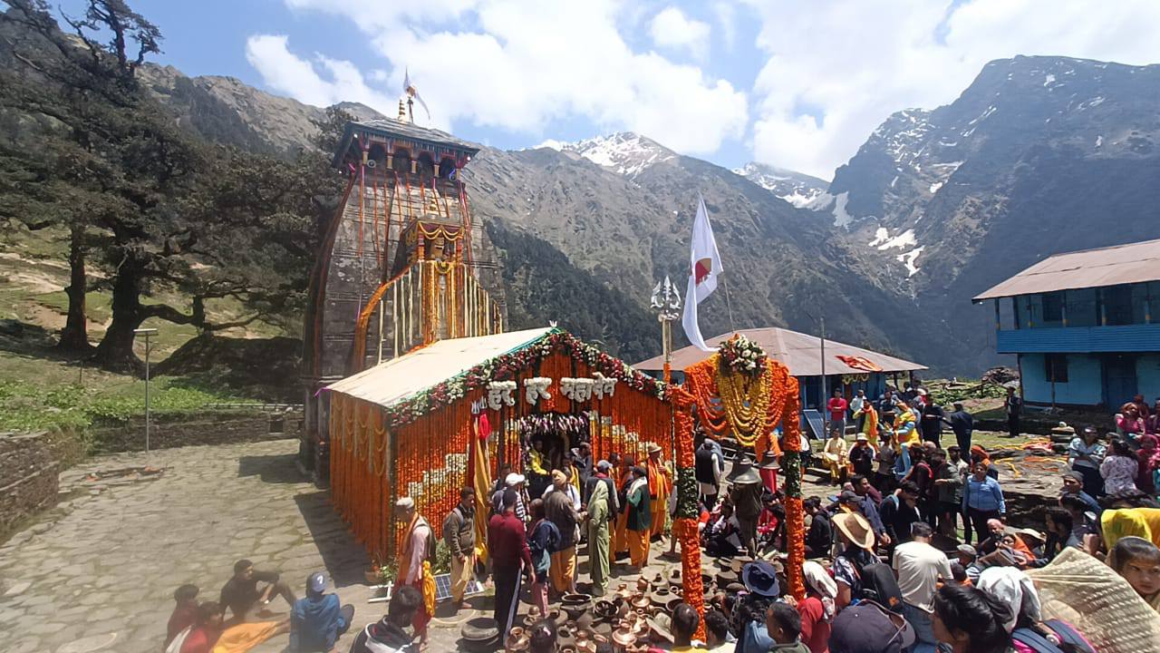 शीतकाल के लिए बंद हुए मद्महेश्वर मंदिर के कपाट