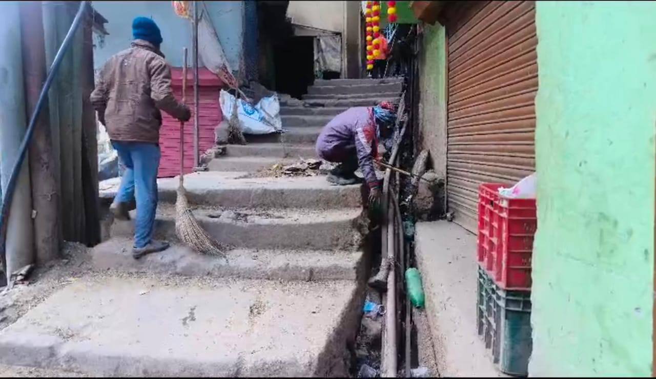 केदारनाथ यात्रा मार्ग में चलाया जा रहा सफाई अभियान