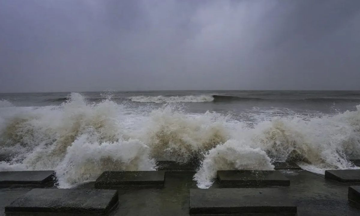 Impact of Cyclone Fengal, heavy rain recorded, 18 flights cancelled.