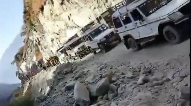 पिथौरागढ़ में धारचूला-तवाघाट NH पर भारी भूस्खलन, यातायात हुआ बाधित, देखें वीडियो Landslide in Pithoragarh