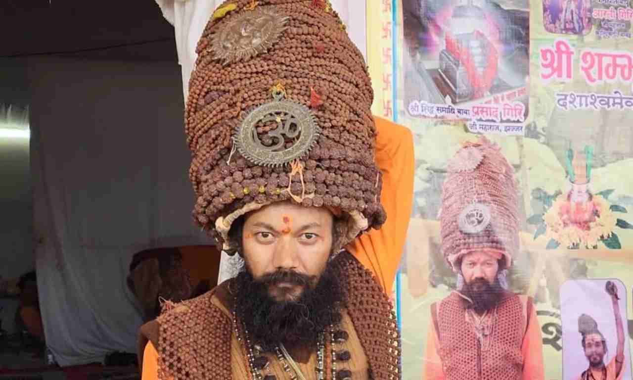 Baba who came to Maha Kumbh had 45 kg Rudraksh on his head for years, this is the reason