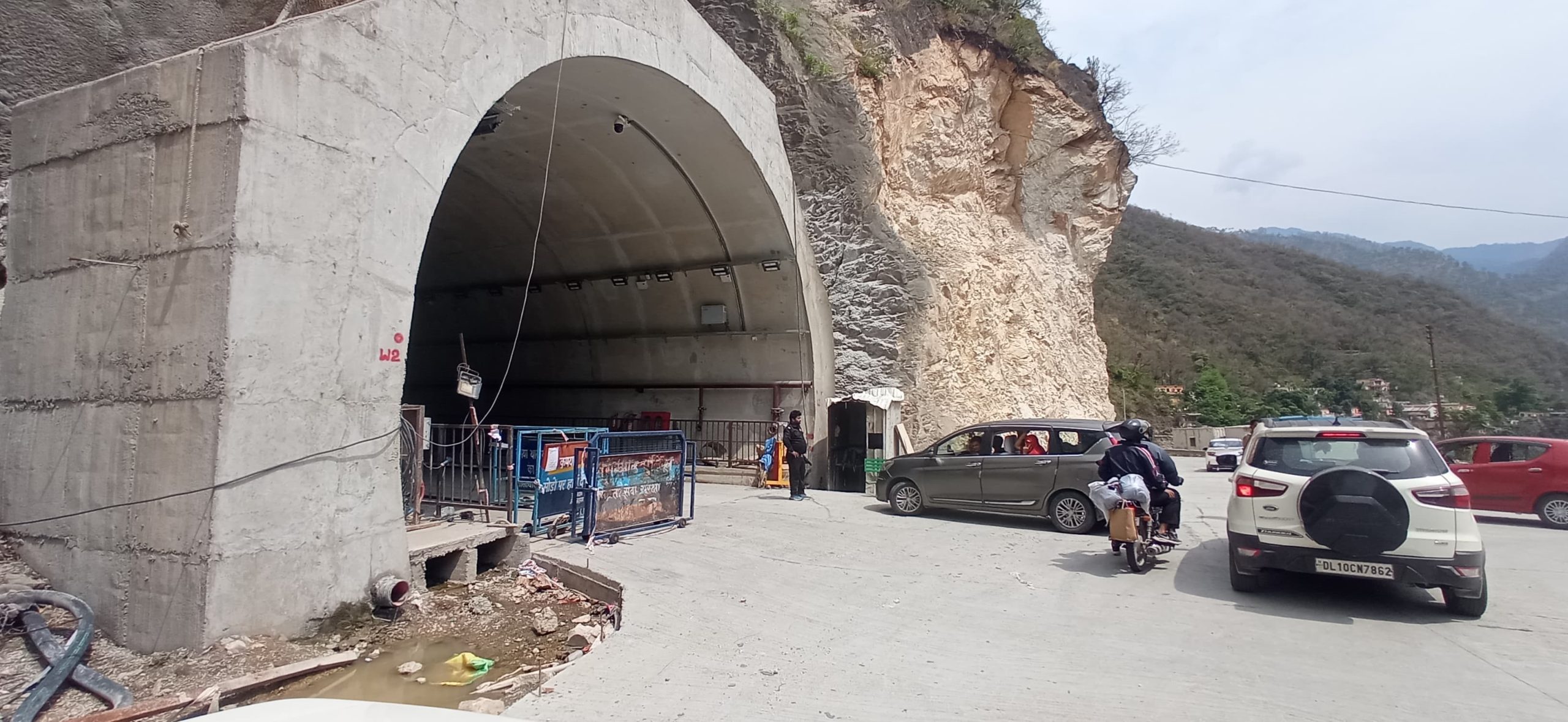 केदारनाथ- बदरीनाथ हाईवे जोड़ने वाली टनल अस्थायी रूप से खुली