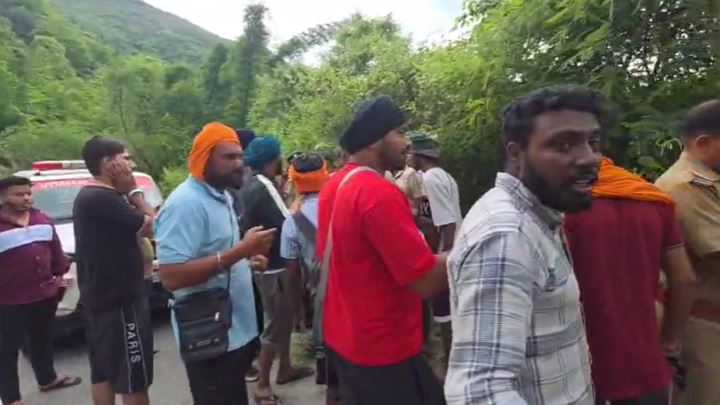 pauri accident हेमकुंड साहिब से लौट रहे थे श्रद्धालु, ट्रक की चपेट में आने से दो युवकों की दर्दनाक मौत