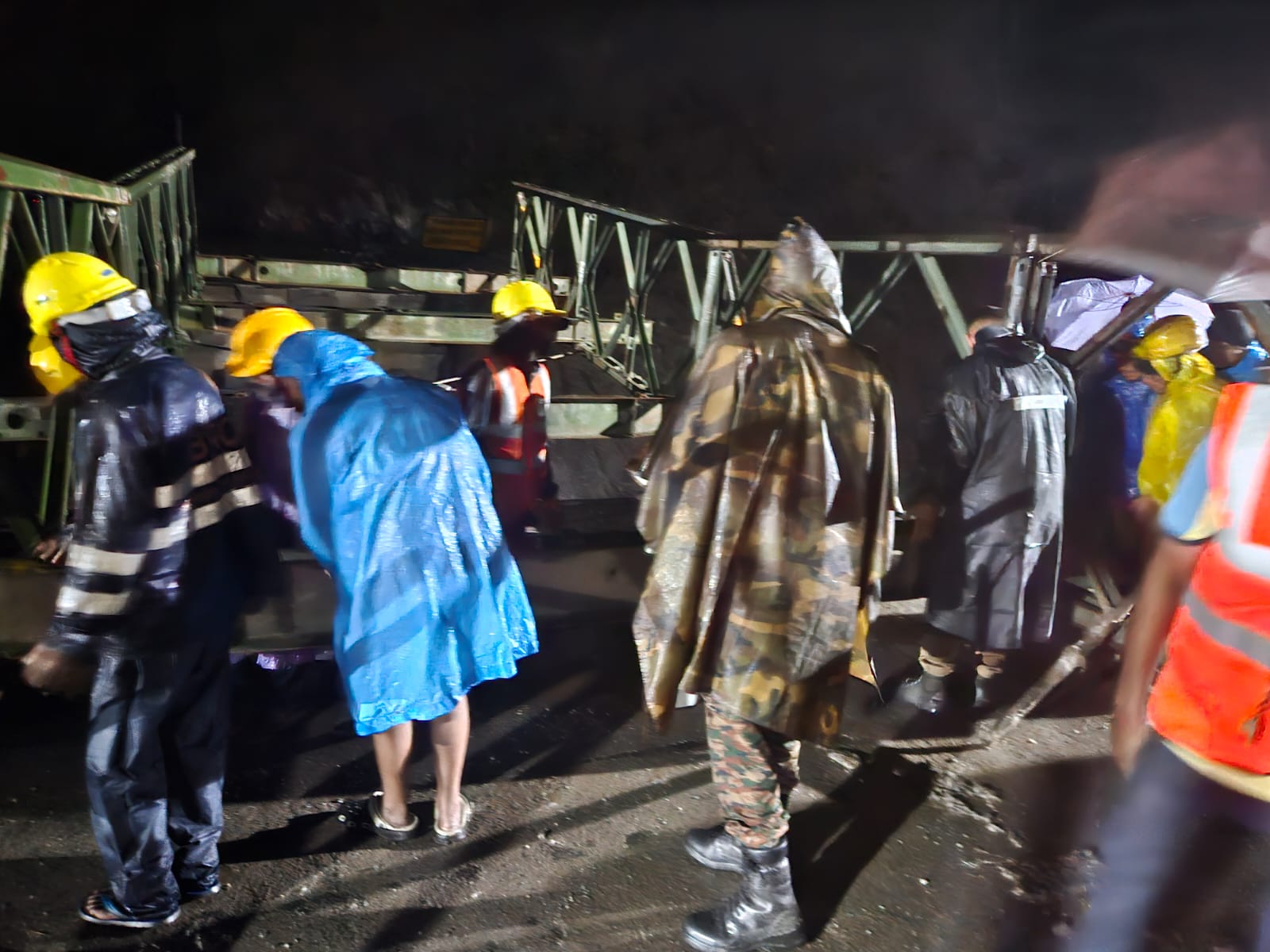 Uttarkashi Cloudburst: हर्षिल से गर्भवती महिला को लाया गया मातली हेलीपैड, अस्पताल में कराया भर्ती dharali