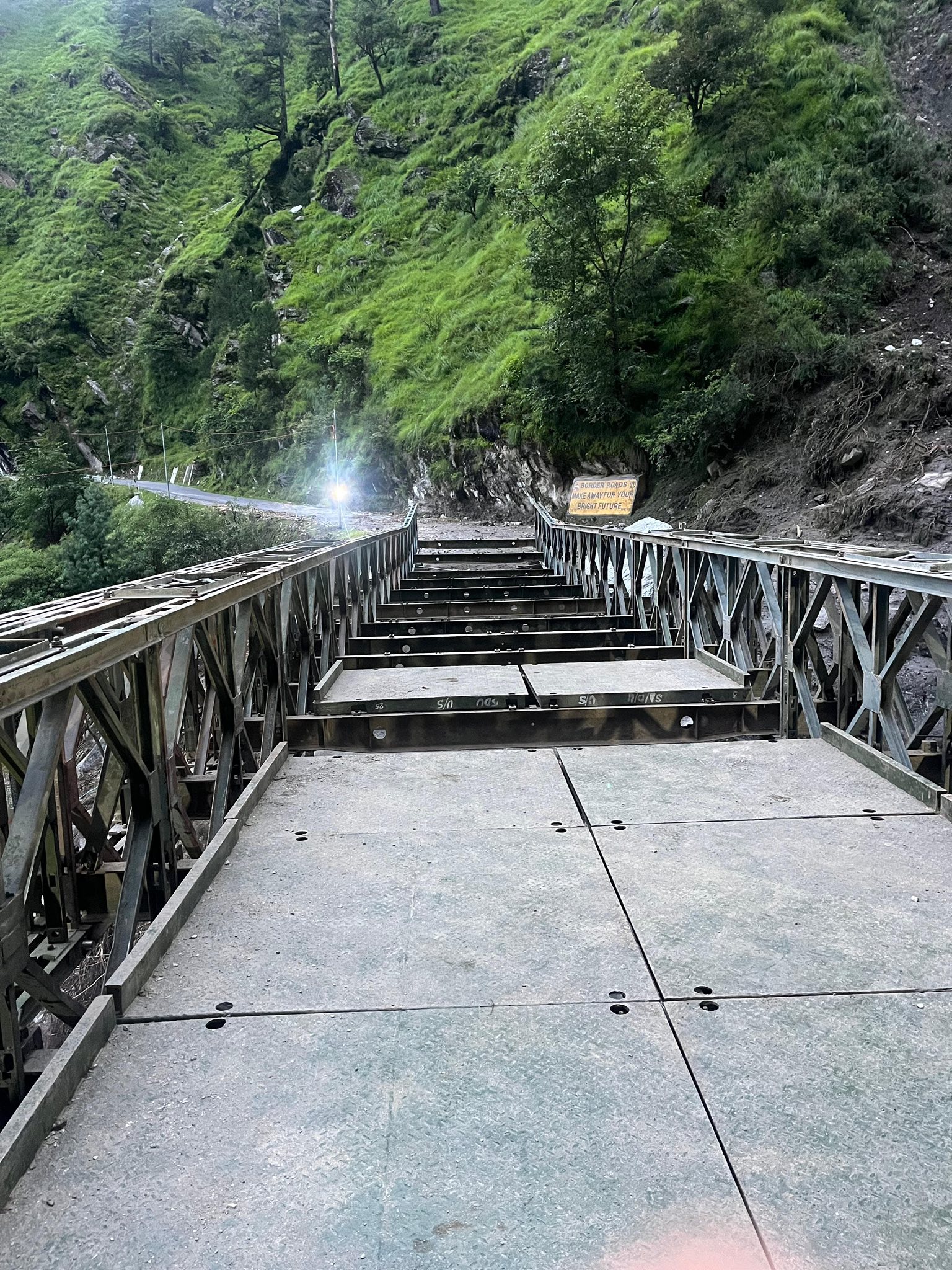 Uttarkashi Cloudburst: हर्षिल से गर्भवती महिला को लाया गया मातली हेलीपैड, अस्पताल में कराया भर्ती Uttarkashi Cloudburst LIVE : छठें दिन भी रेस्क्यू अभियान जारी, अंतिम चरण पर वैली ब्रिज निर्माण कार्य
