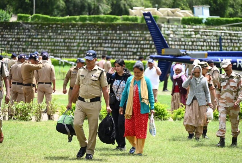 Uttarkashi Cloudburst: हर्षिल से गर्भवती महिला को लाया गया मातली हेलीपैड, अस्पताल में कराया भर्ती Uttarkashi Cloudburst LIVE : धराली पहुंचा GPR रडार, 20 लोगों को किया सुरक्षित रेस्क्यू