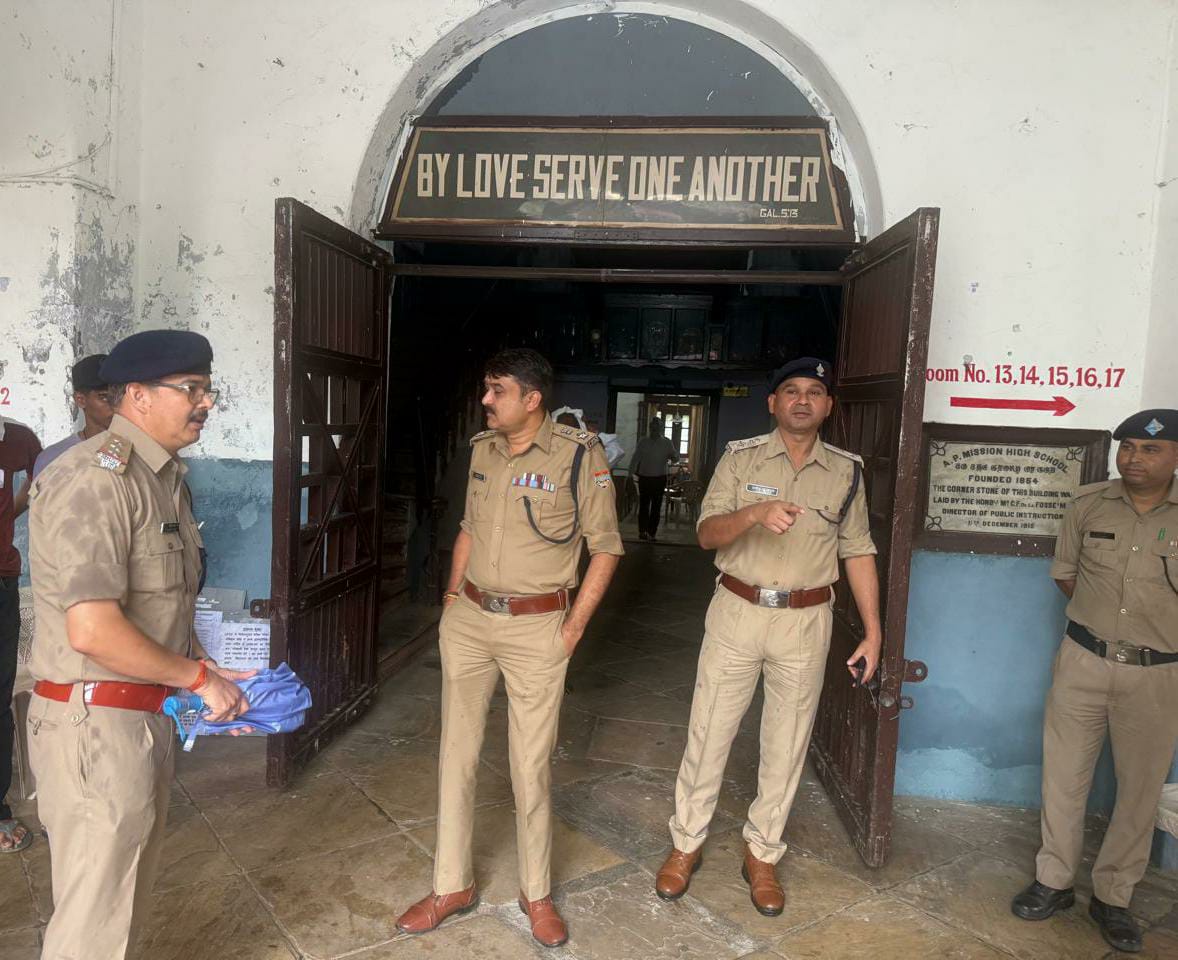 पुलिस आरक्षी भर्ती की लिखित परीक्षा आज, SSP ने लिया परीक्षा केंद्रों का जायजा dehradun news