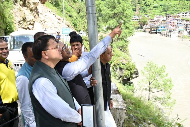 सीएम ने किया स्यानाचट्टी में आपदा प्रभावित क्षेत्रों का स्थलीय निरीक्षण
