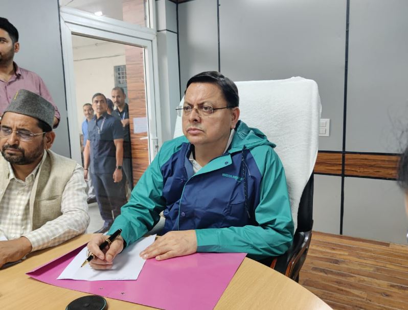 Uttarkashi Cloudburst: हर्षिल से गर्भवती महिला को लाया गया मातली हेलीपैड, अस्पताल में कराया भर्ती dharali