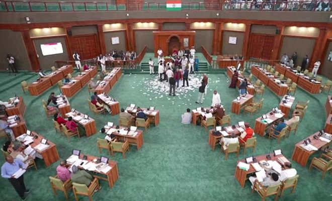 हंगामे में सिमट गया गैरसैंण सत्र, डेढ़ दिन में ही खत्म, कांग्रेस का प्रदर्शन बना वजह