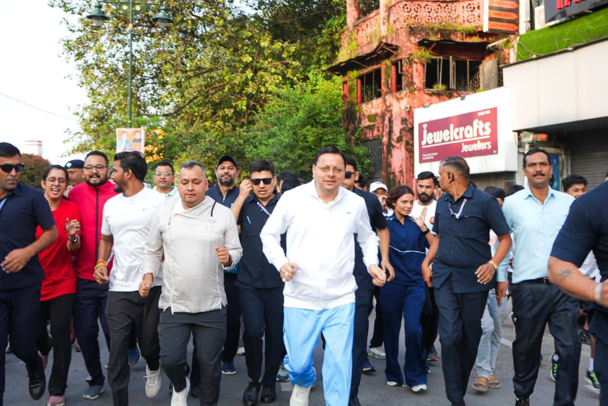 सीएम धामी ने किया ‘नमो युवा रन’ का फ्लैग ऑफ, युवाओं के साथ लगाई दौड़, तस्वीरें देखें CM Dhami flagged off the 'Namo Yuva Run'
