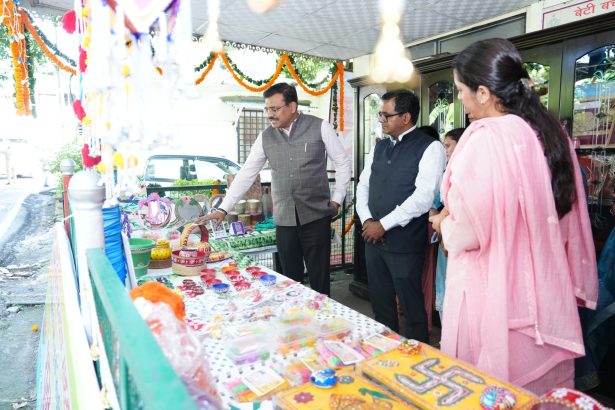CS ने किया बाल एवं महिला सशक्तिकरण प्रदर्शनी का शुभारम्भ, बच्चों की बनाई पेंटिंग पर कही ये बात