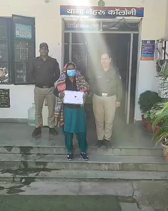 नशे पर पुलिस का प्रहार, अवैध गांजे के साथ महिला तस्कर अरेस्ट ganja taskari mahila arest dehradun
