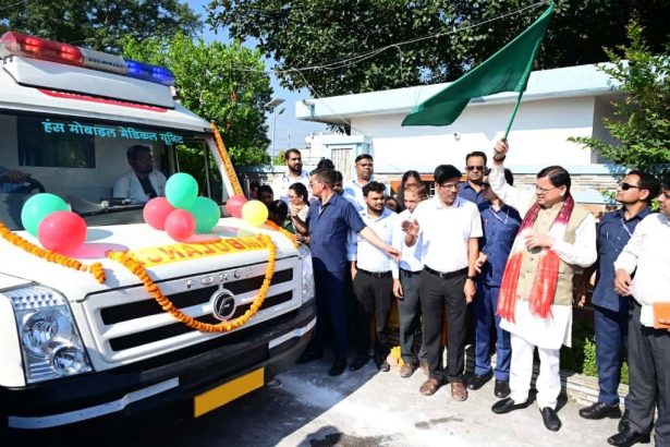 CM ने दिखाई 9 मोबाइल मेडिकल यूनिट्स को हरी झंडी