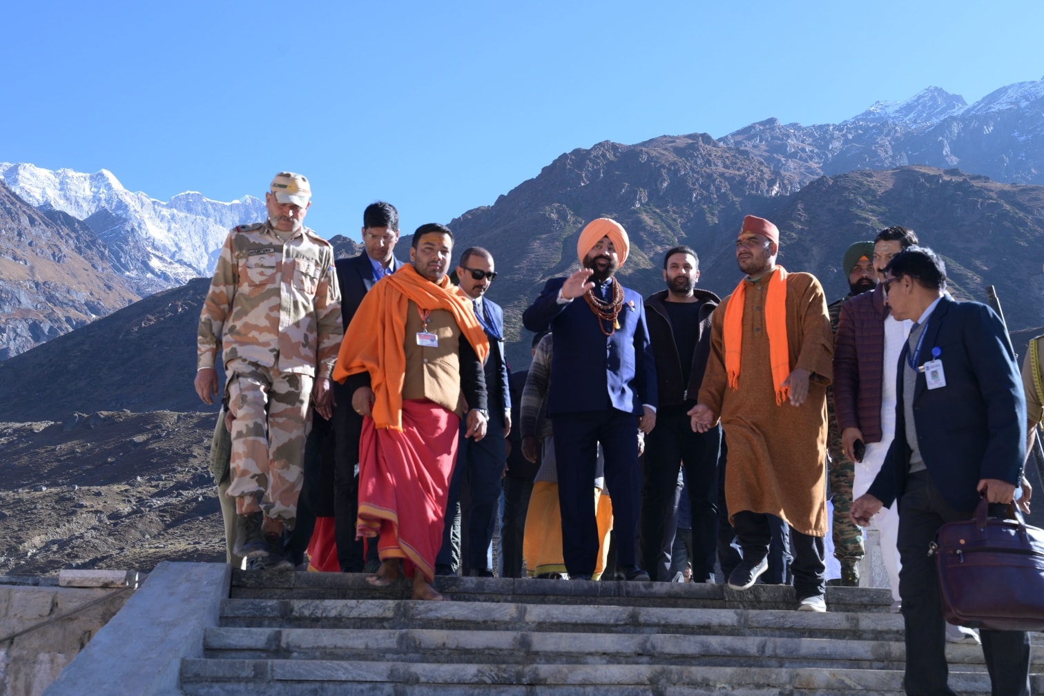 केदारनाथ धाम पहुंचे राज्यपाल, बाबा के दर्शन कर पुनर्निर्माण और विकास कार्यों का किया निरीक्षण Governor reached Kedarnath Dham