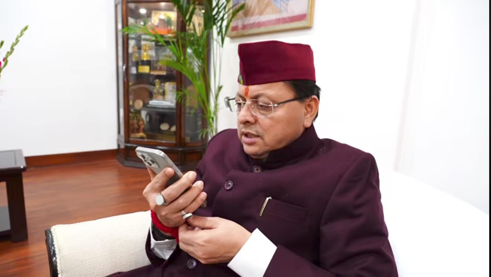 CM Dhami phone sneha rena