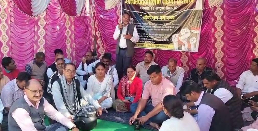 घनसाली में नहीं थम रहा जनाक्रोश: लचर स्वास्थ्य व्यवस्थाओं को लेकर MP, मंत्री और MLA का किया पुतला दहन घनसाली में लचर स्वास्थ्य व्यवस्थाओं को लेकर पुतला दहन