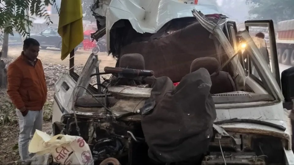 ayodhya-accident-3-pilgrims-dead-11-injured