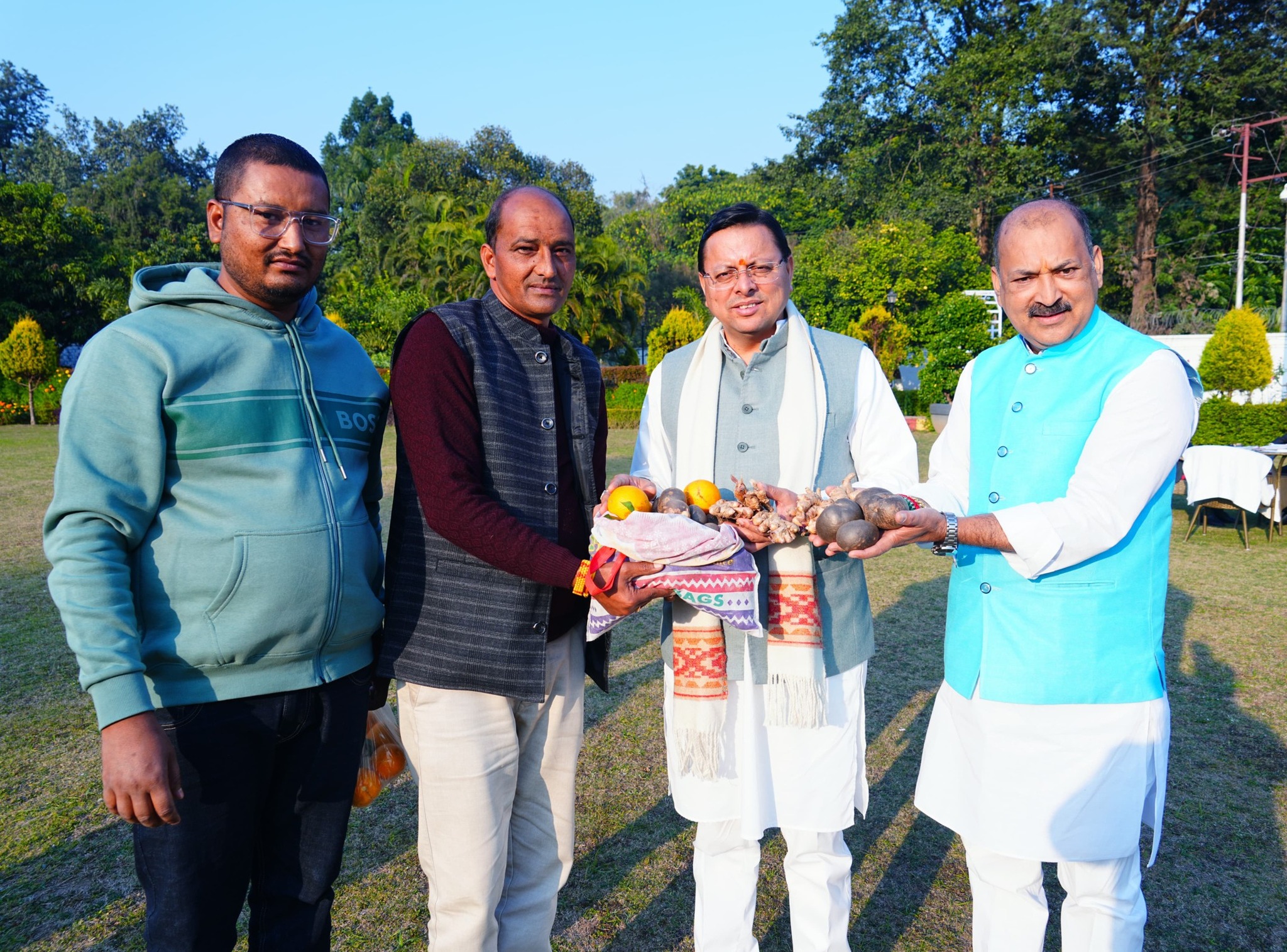 mahesh-singh-jina-met-cm-gift-hill-product