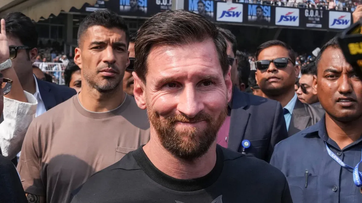 lionel-messi-delhi-visit-crore-handshake-india