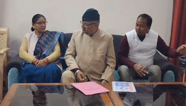 minister-ganesh-joshi-lost-temper-almora-meeting