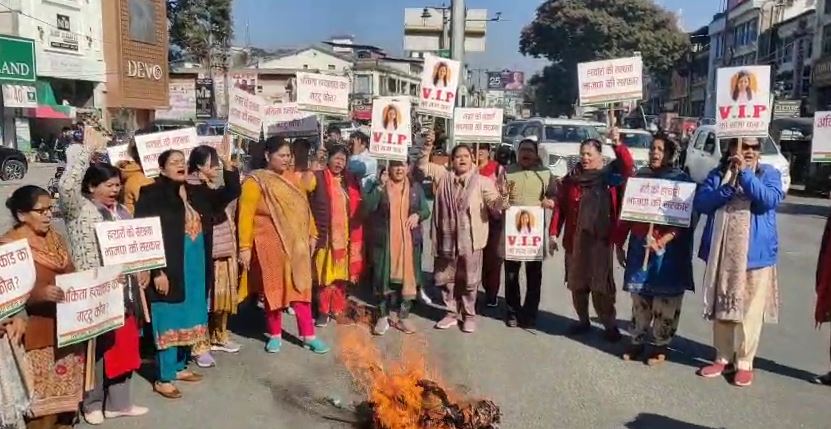 एक बार फिर चर्चाओं में आया अंकिता भंडारी हत्याकांड: वायरल वीडियो के बाद कांग्रेस ने किया सरकार के खिलाफ प्रदर्शन ankita-bhandari-murder-case-urmila-viral-video